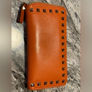 Valentino Garavani Rockstudd Continental Wallet Orange